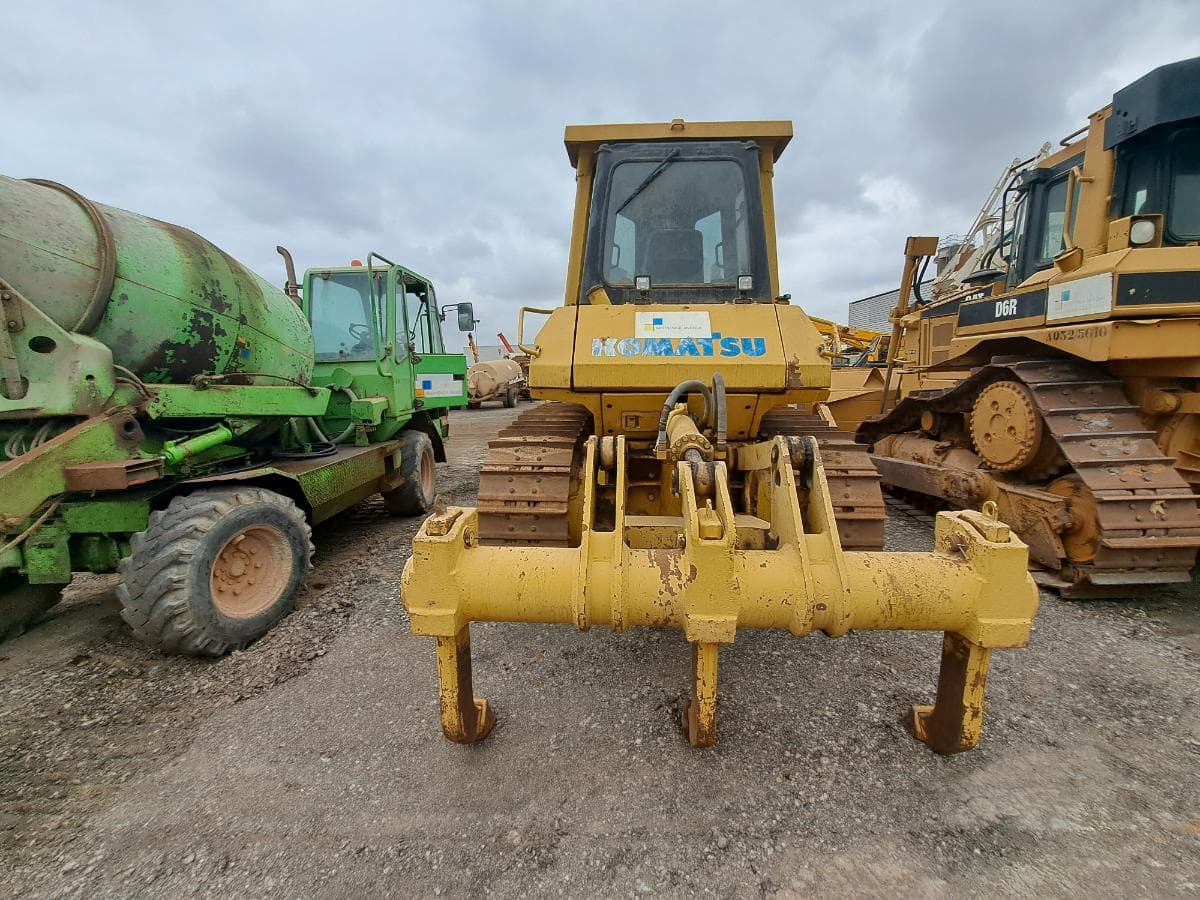 Bulldozer KOMATSU D65E-12 · Viana — image 3