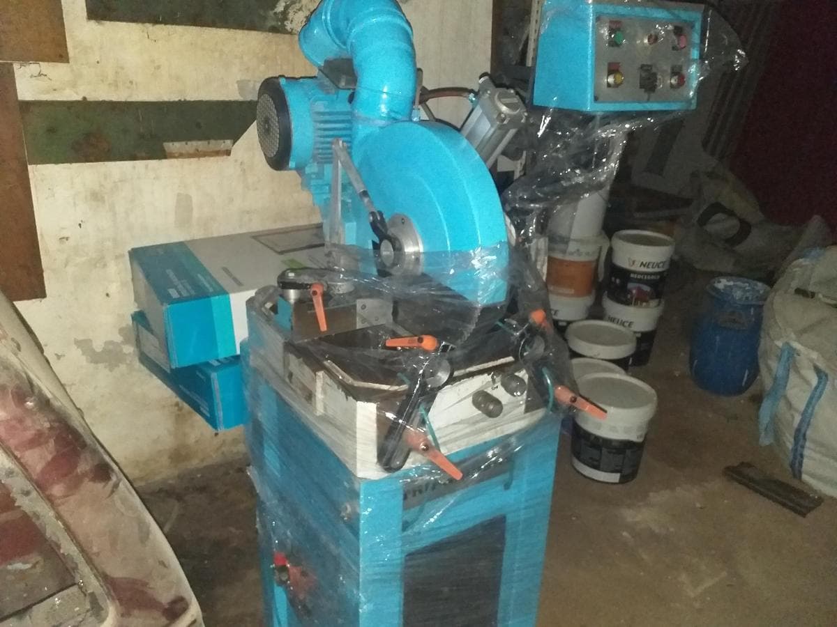 Máquina de corte de alumínio — imagen 1