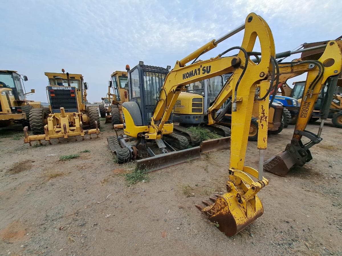Mini giratória (4 Ton.) KOMATSU PC35MR-2 · Viana — imagen 4
