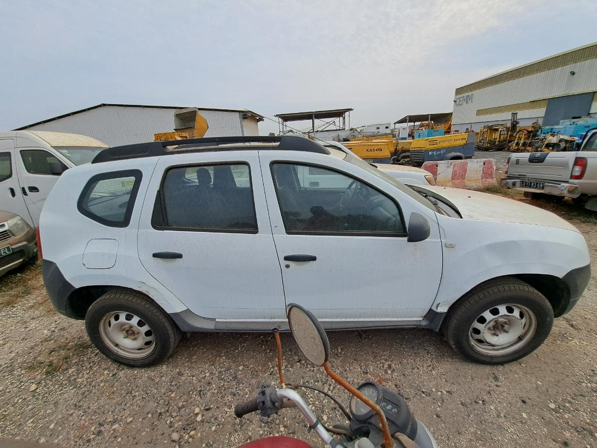 RENAULT DUSTER 4x4 1.6 · Viana — image 2