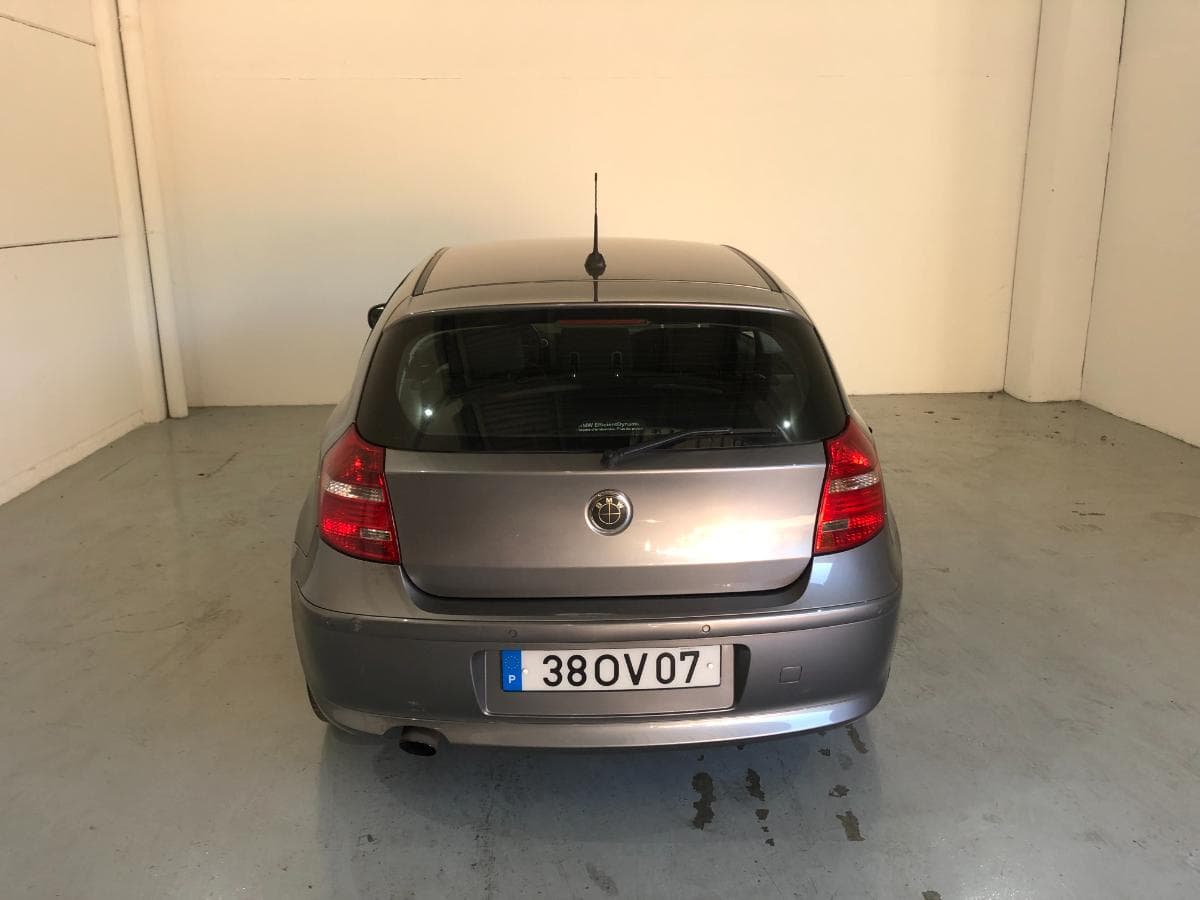 BMW 118D · Ano 2011 — imagen 5