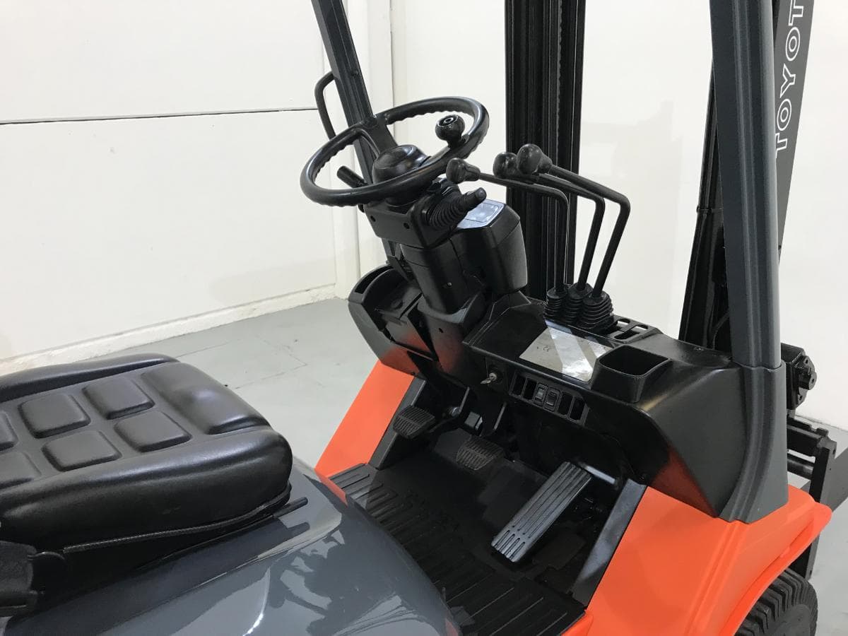 Empilhador Toyota 18 · Diesel — imagen 8