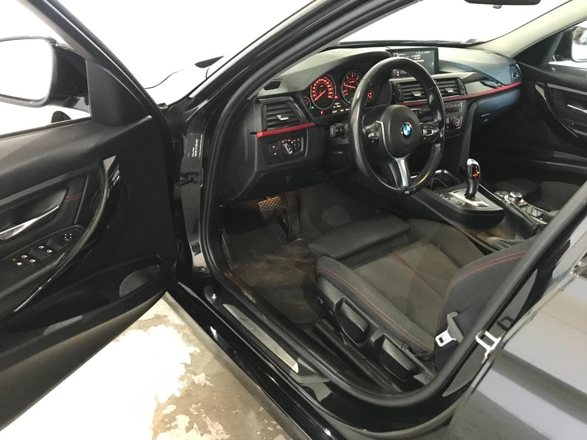 BMW 318 D Touring · Ano 2015 — image 18