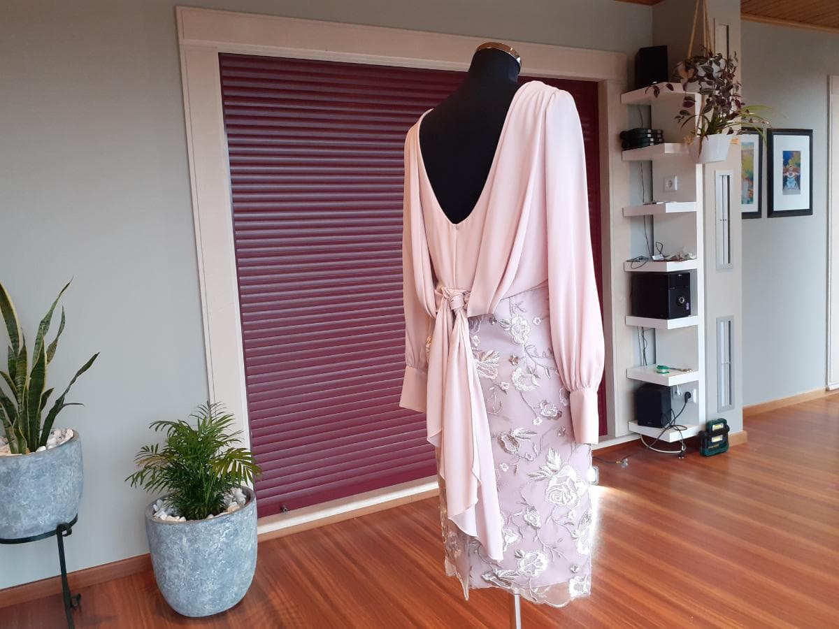 Robe de cérémonie — image 5