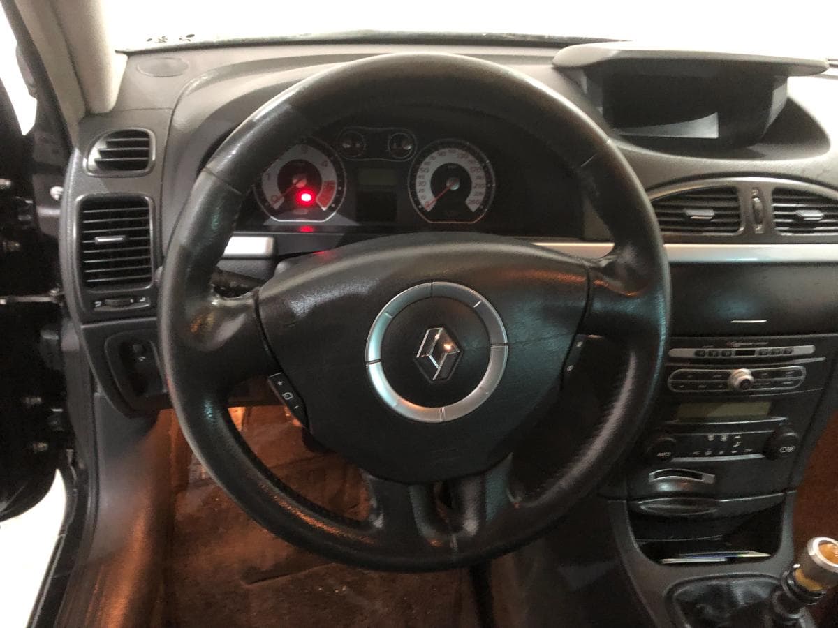 Renault Laguna 2.0 DCI · Ano 2007 — imagen 33
