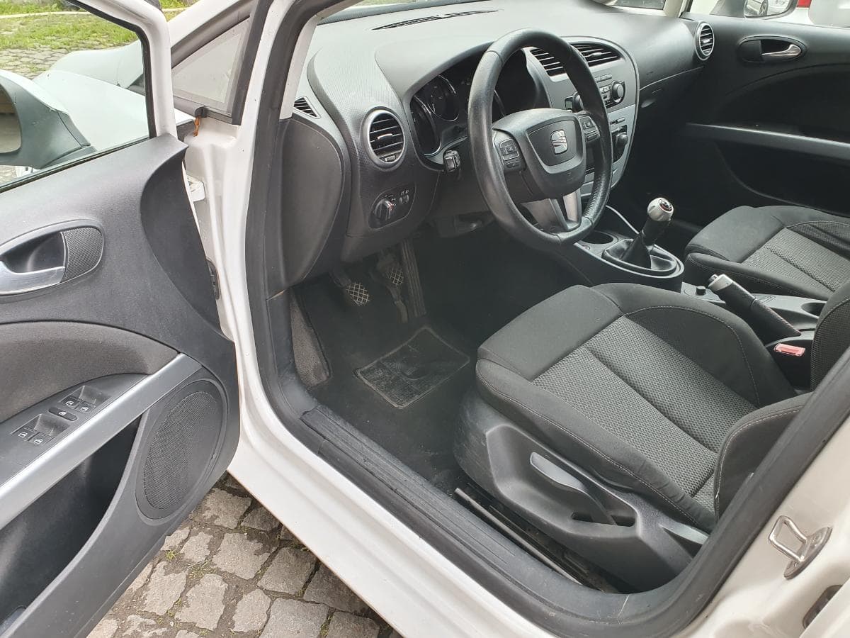 Seat Leon 1.9 TDI · Ano 2010 — imagem 11