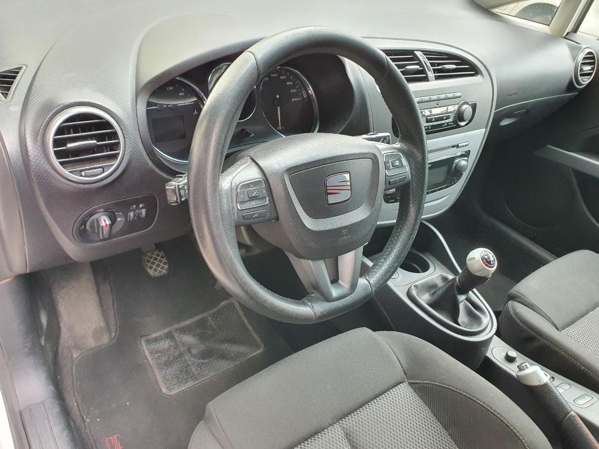 Seat Leon 1.9 TDI · Ano 2010 — imagem 33