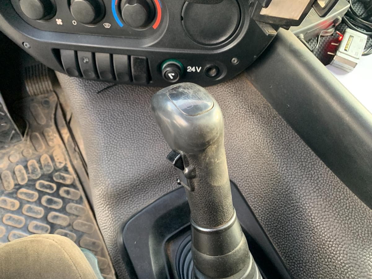 DAF CF 75.360 Tribasculante com Grua · Ano 2007 — imagen 37