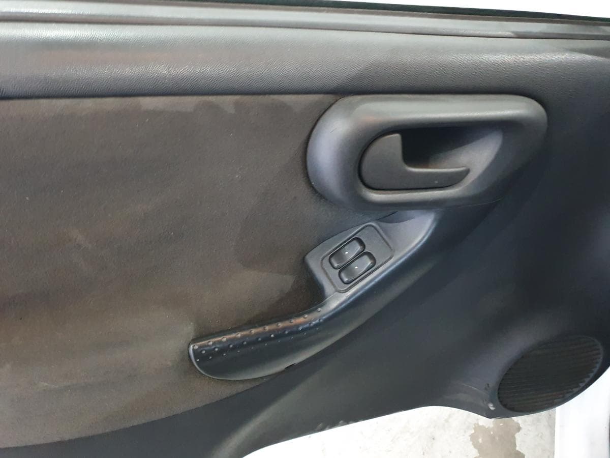 Opel Corsa C Van 1.7DI · Ano 2001 — image 11
