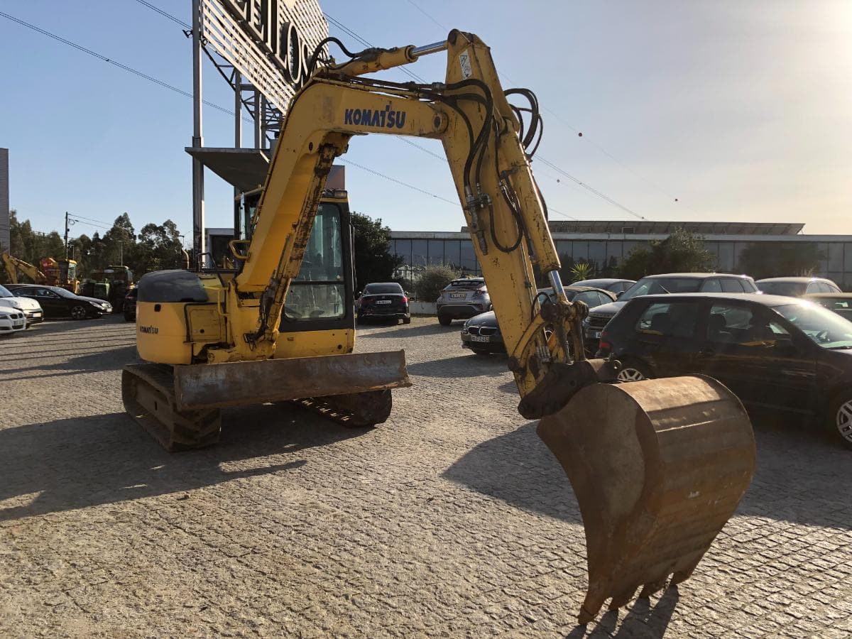Giratória Rastos Komatsu PC88MR-8 — imagem 1