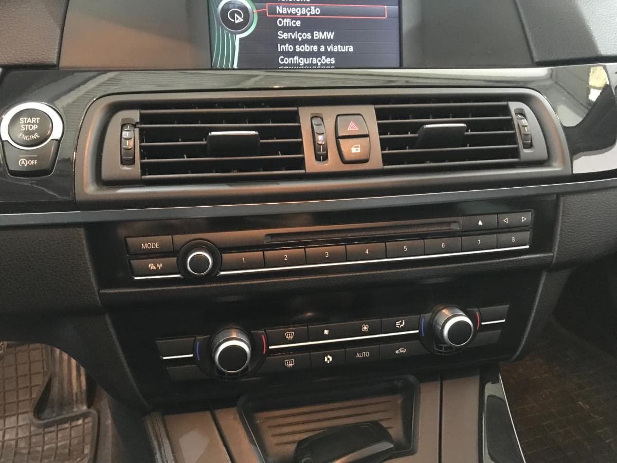 BMW 520 D Touring · Ano 2012 — imagem 34