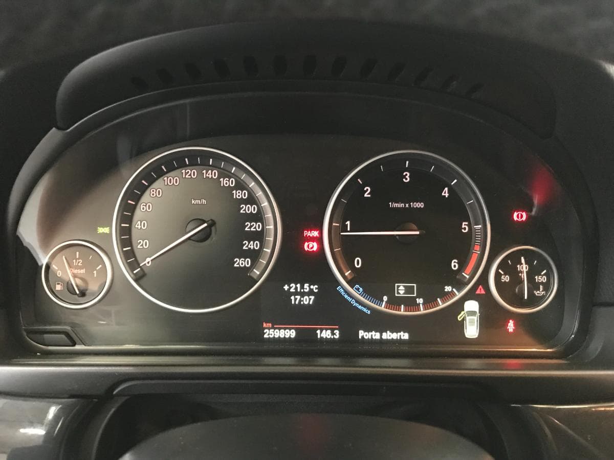 BMW 520 D Touring · Ano 2012 — imagem 35