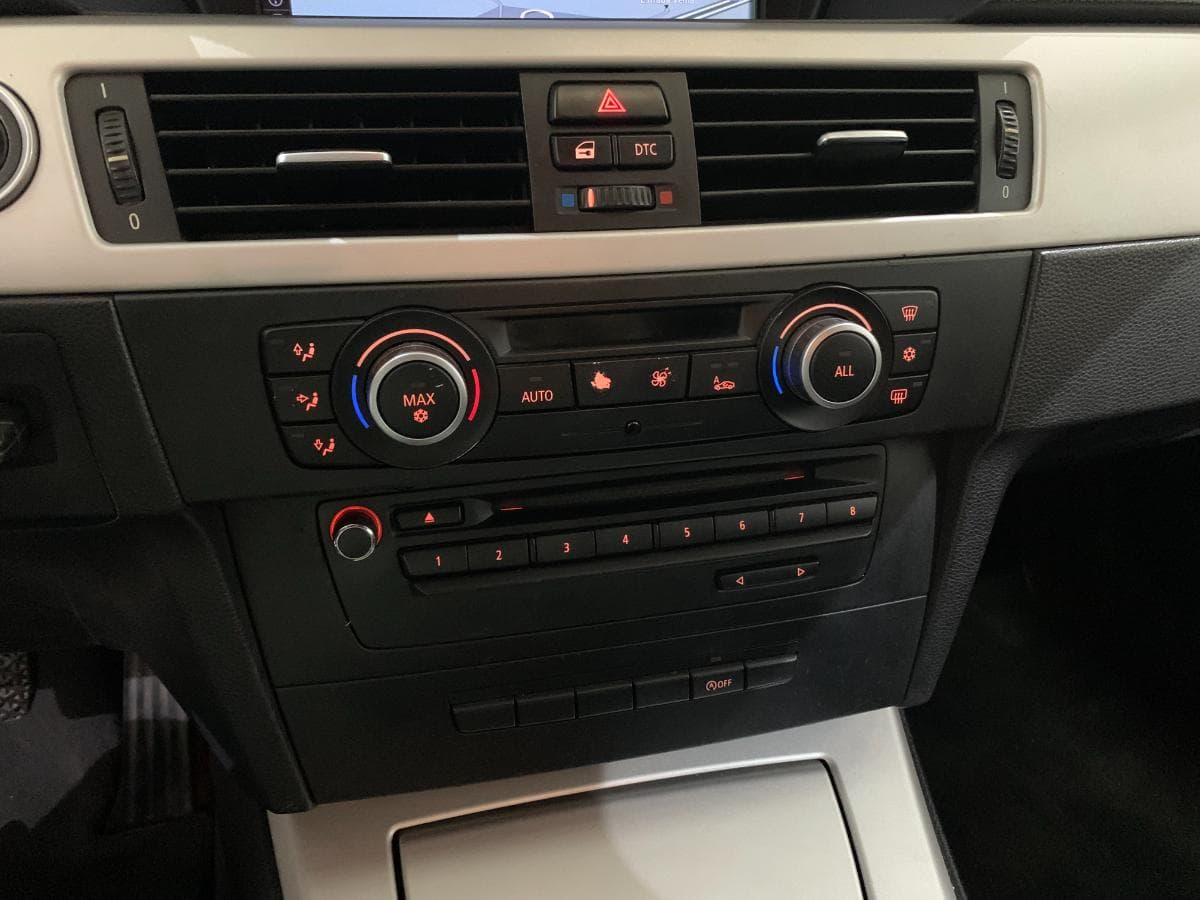 BMW 320D Touring Navigation Sport · Ano 2010 — image 34
