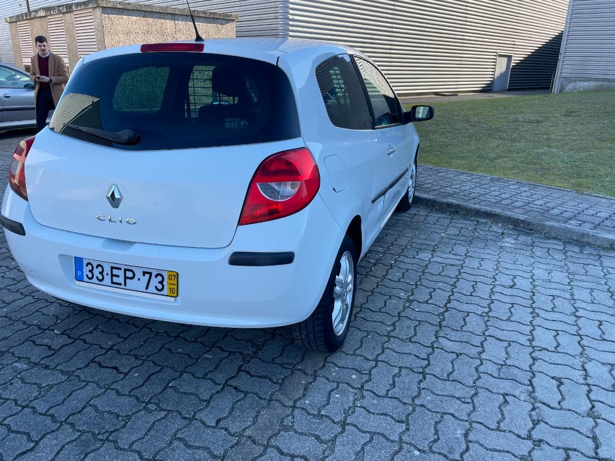 Renault Clio 1.5DCI · Ano 2007 — imagen 8