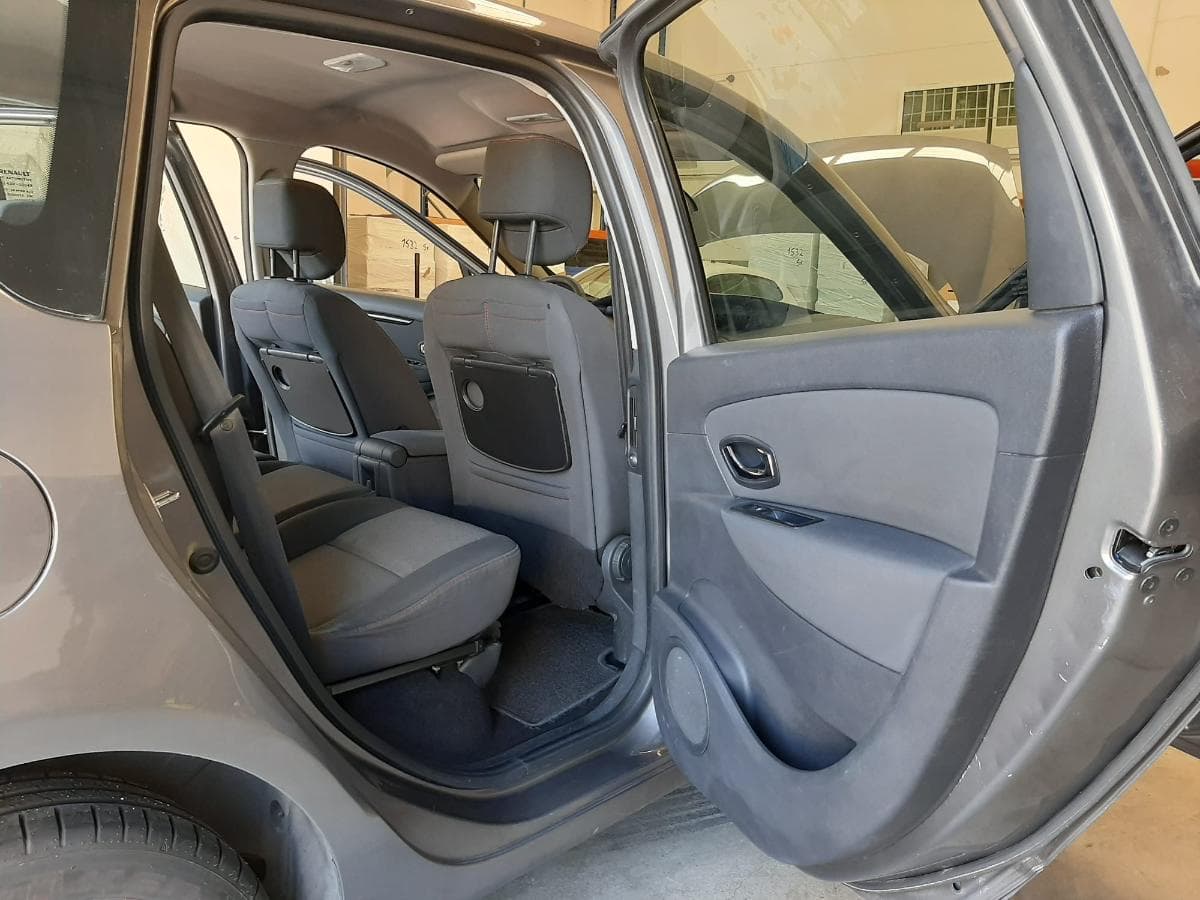 Renault Scénic 1.5 DCI · Ano 2014 — image 17
