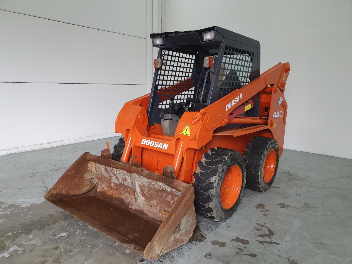 Mini Pá Carregadora Doosan 440 PLUS · Ano 2010
