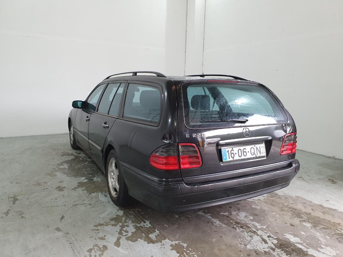 Mercedes-Benz E220 2.2 CDI · Ano 2000 — imagen 7