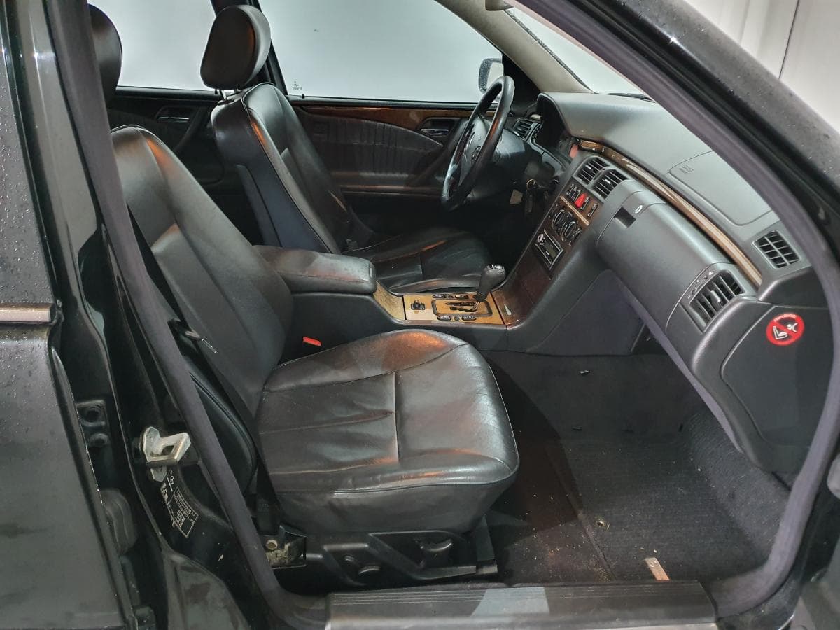 Mercedes-Benz E220 2.2 CDI · Ano 2000 — imagen 28