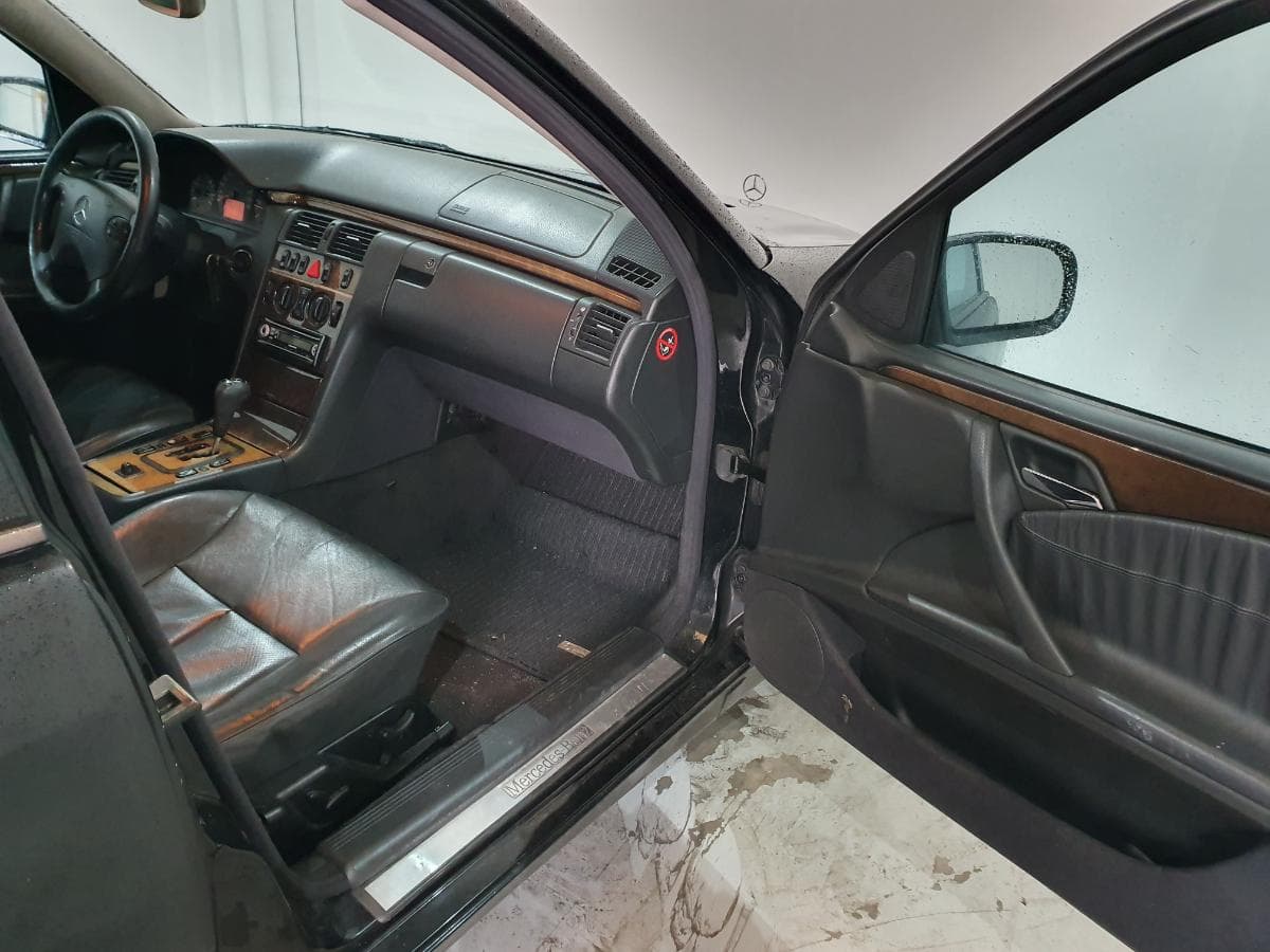 Mercedes-Benz E220 2.2 CDI · Ano 2000 — imagen 30