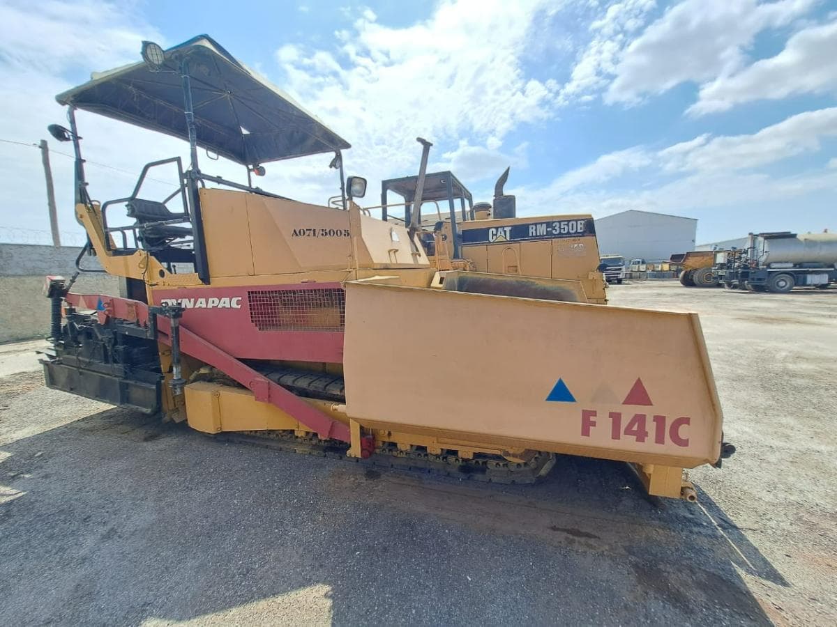 Espalhadora (18T) DYNAPAC F 141 · Viana — imagen 11