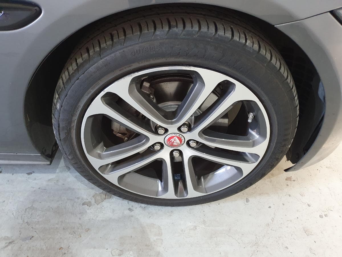 Jaguar XE 2.0D · Ano 2016 — image 15