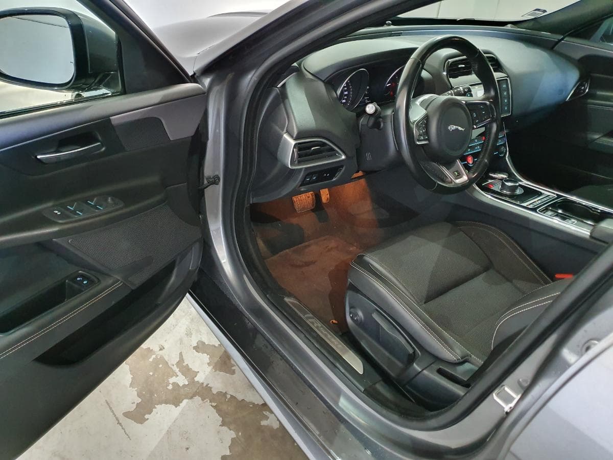 Jaguar XE 2.0D · Ano 2016 — image 18