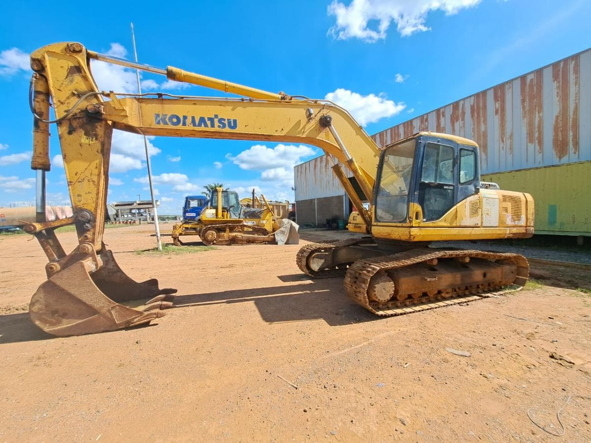 Escavadora de rastos Komatsu PC220 -7 · Samba Caju — image 17