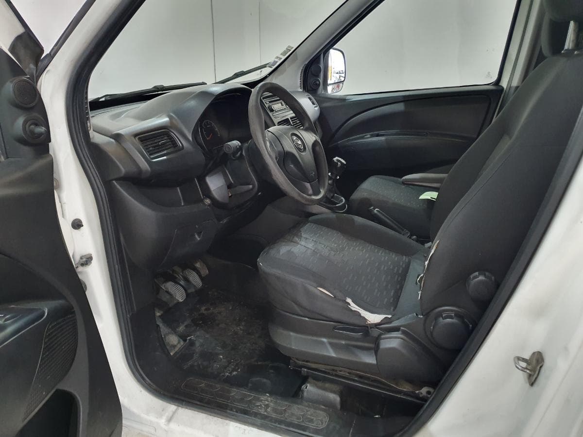 Opel Combo 1.6 CDTI · Ano 2017 — image 32