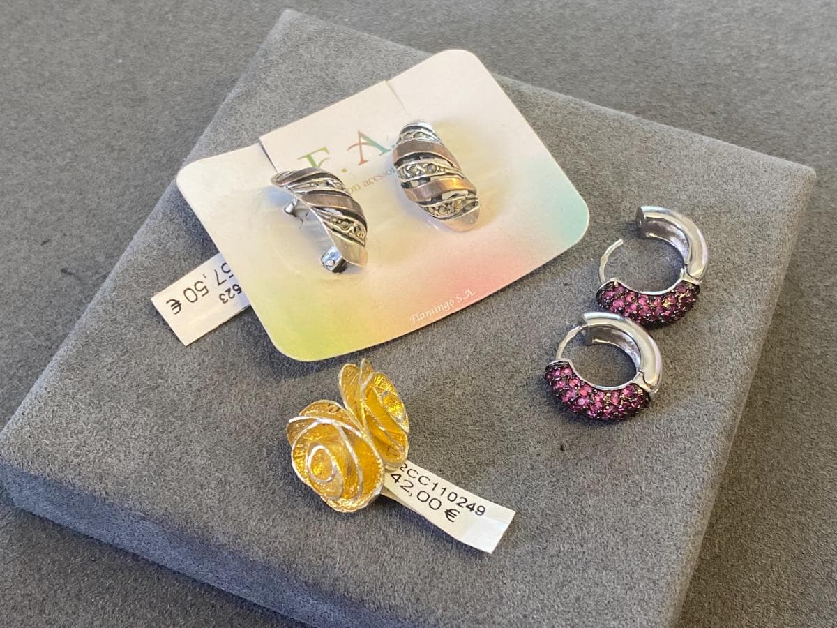 Pendientes de plata y otros materiales — imagen 1