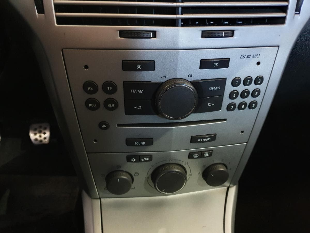 Opel Astra 1.3CDTI · Ano 2008 — imagen 38