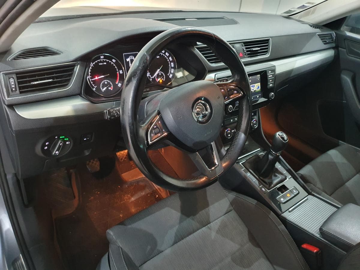 Skoda 1.6 TDI · Ano 2016 — imagen 40