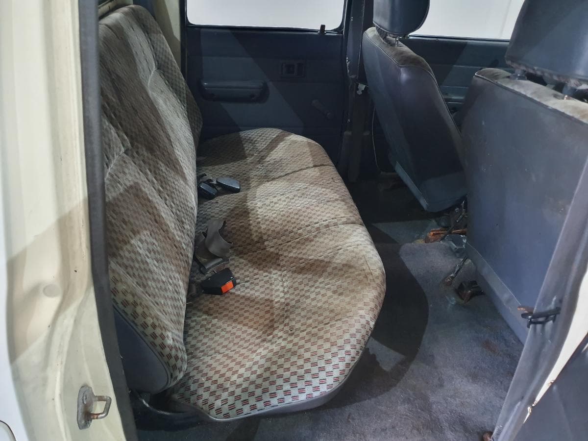 Toyota Hilux 2.4D · Ano 1990 — image 29