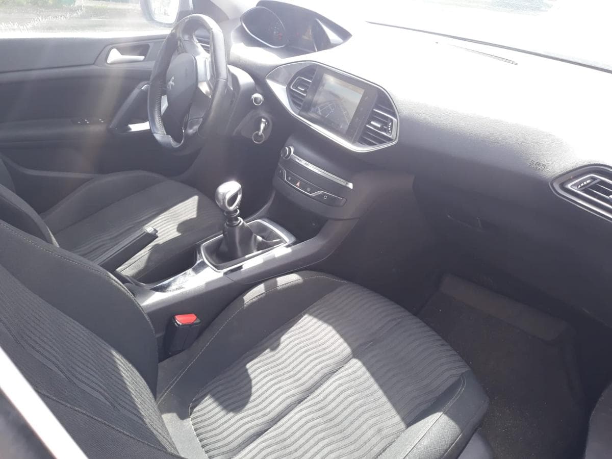 Peugeot 308 SW 1.6 BlueHDI · Ano 2014 — imagen 16
