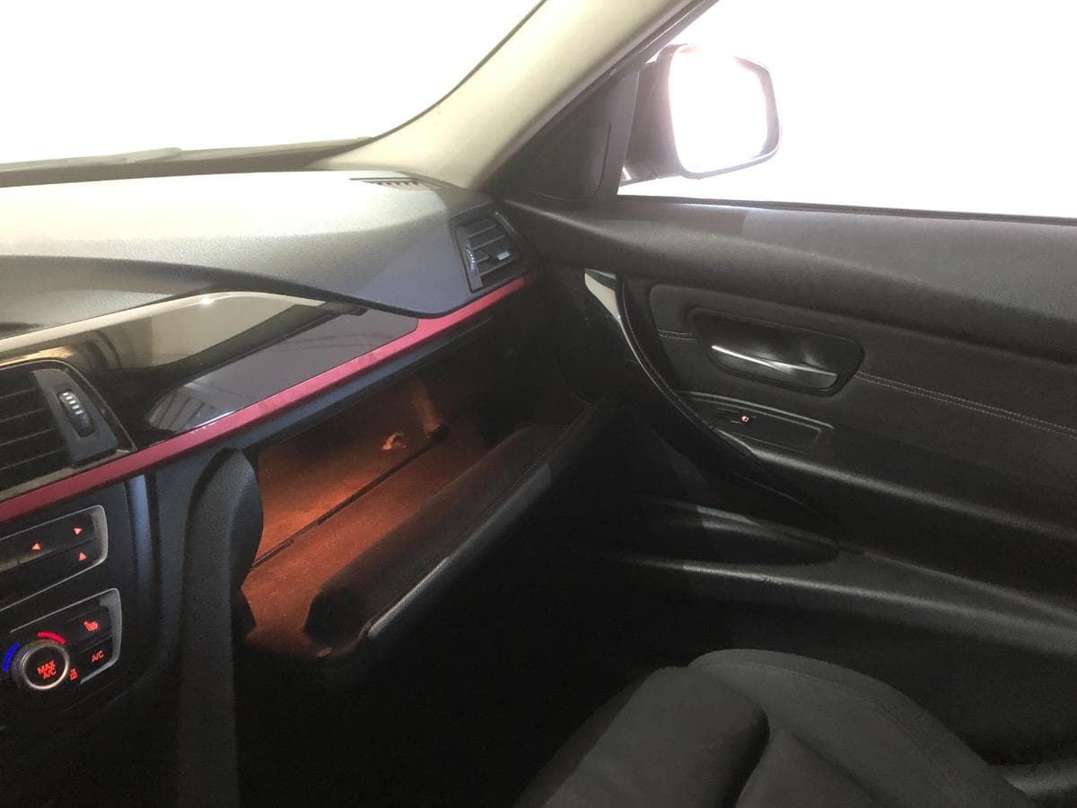 BMW 320D · Ano 2014 — imagen 22