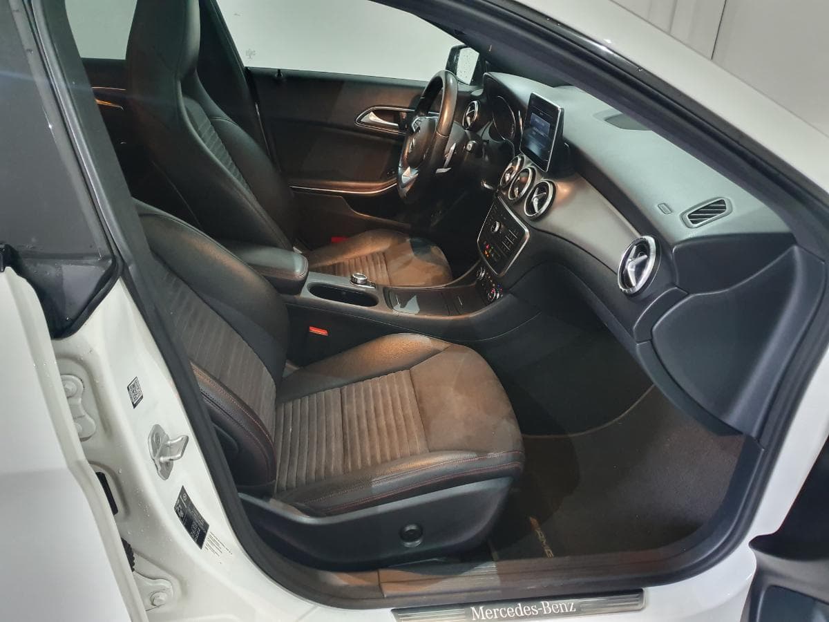 Mercedes-Benz CLA 200 CDI KIT AMG · Ano 2015 — image 28