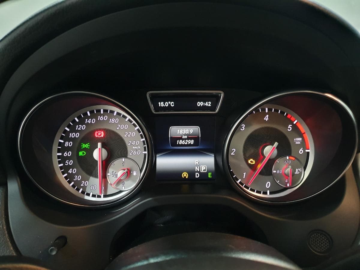 Mercedes-Benz CLA 200 CDI KIT AMG · Ano 2015 — image 41