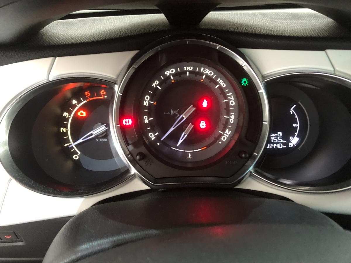Citroën DS3 1.6 BlueHDI · Ano 2015 — imagen 22