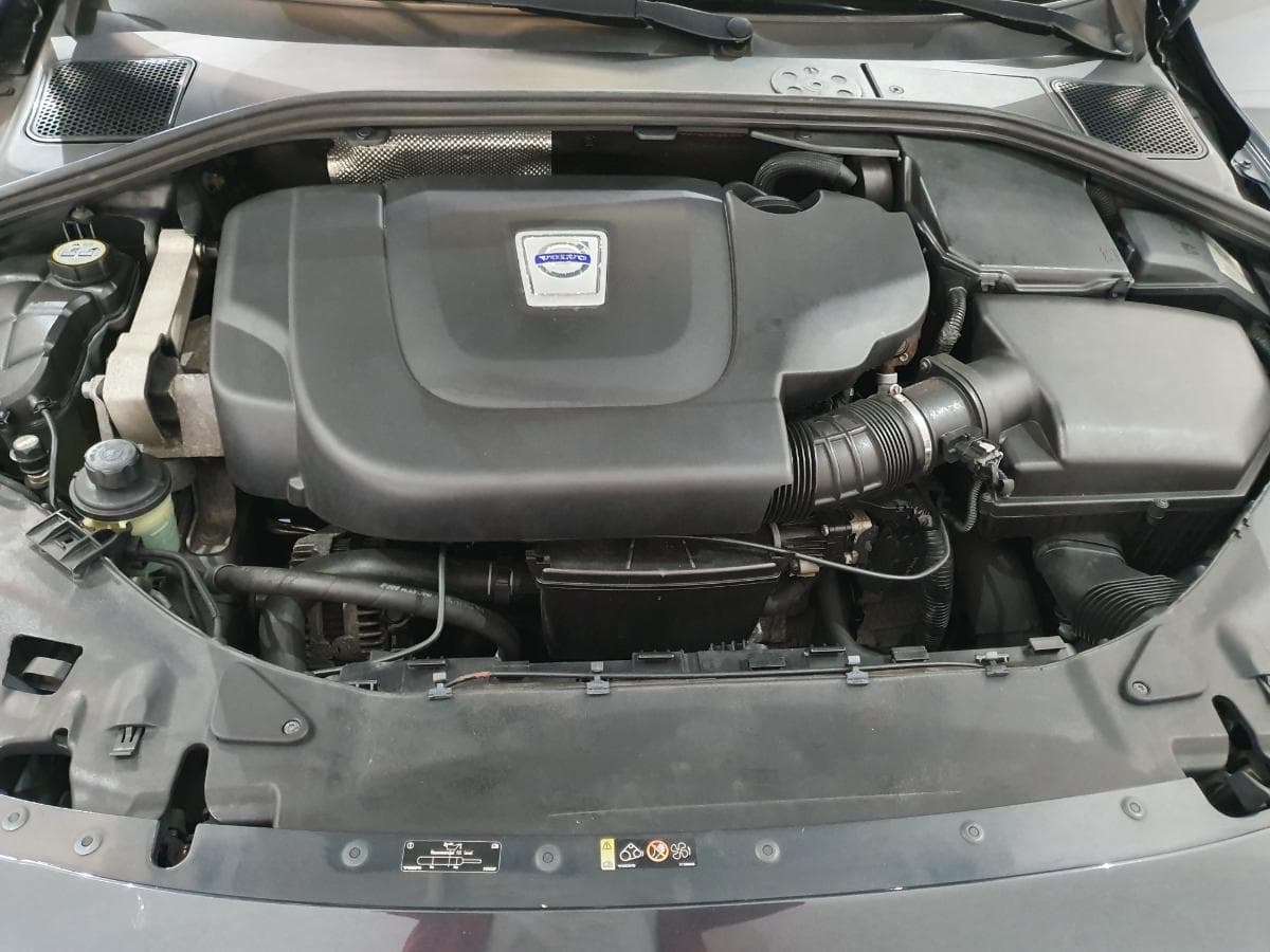 Volvo V60 2.0 · Ano 2011 — imagen 5