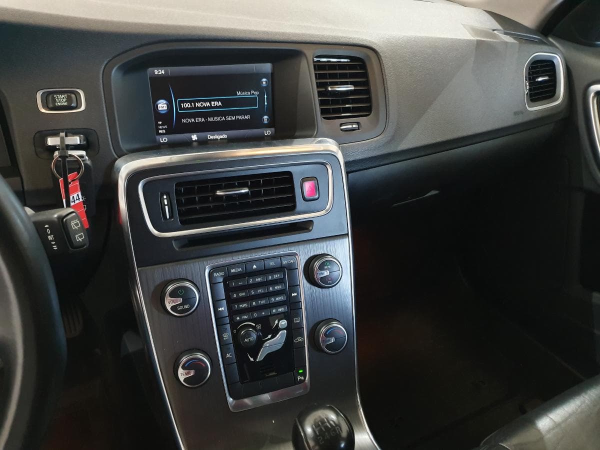 Volvo V60 2.0 · Ano 2011 — imagen 27