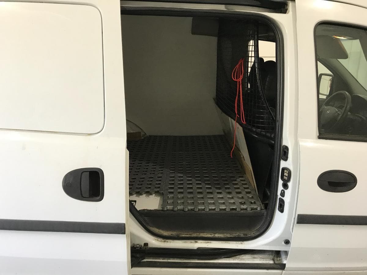 Opel Combo 1.3CDTI · Ano 2007 — image 7