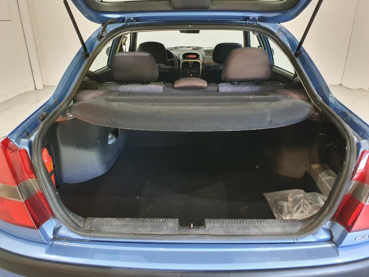 Mitsubishi Carisma 1.6 · Ano 2000 — imagen 10