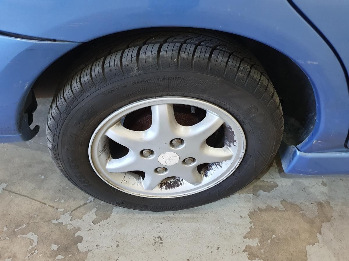 Mitsubishi Carisma 1.6 · Ano 2000 — imagen 19