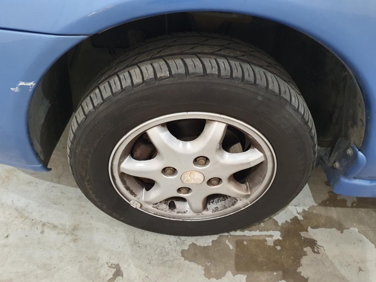 Mitsubishi Carisma 1.6 · Ano 2000 — imagen 21