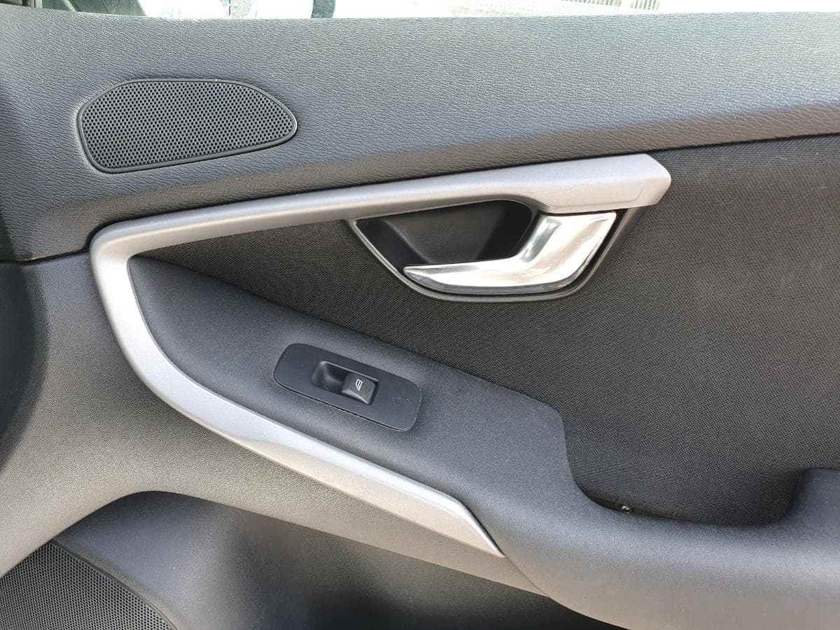 Volvo V40 1.6 D2 · Ano 2014 — image 22