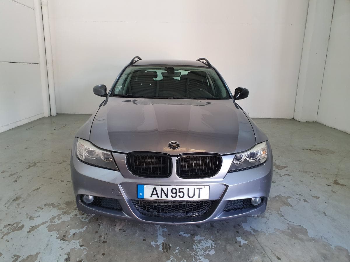 BMW 318D · Ano 2010 — image 3
