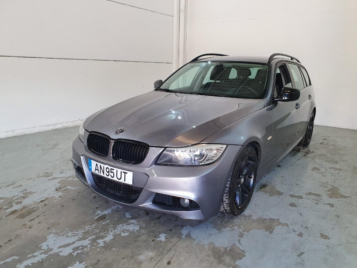BMW 318D · Ano 2010 — image 2