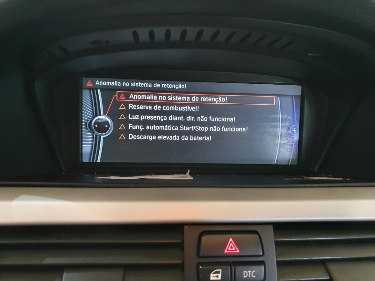 BMW 318D · Ano 2010 — image 21