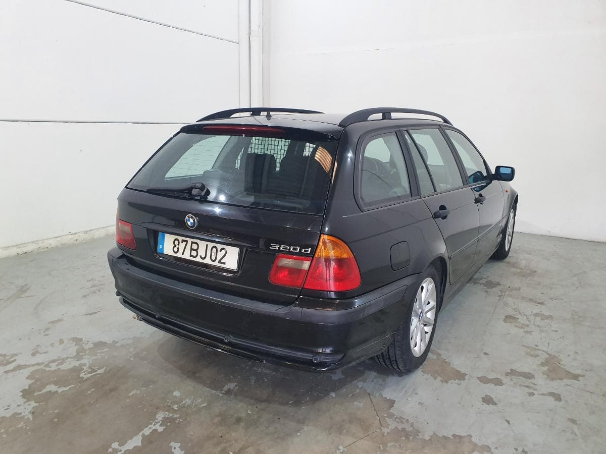 BMW 320D Touring · Ano 2002 — imagen 11
