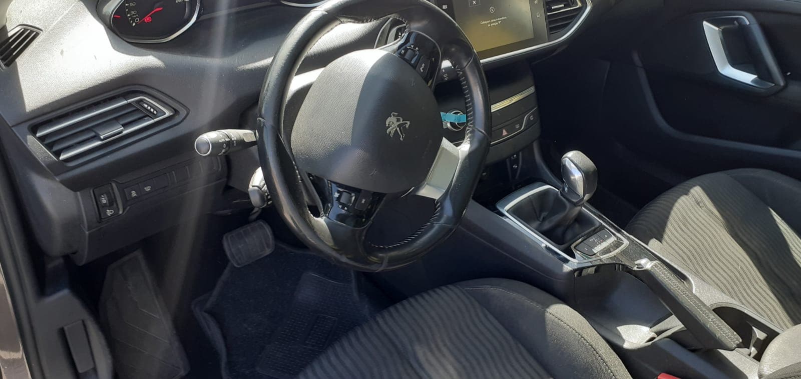 Peugeot 308 SW 1.6 HDI · Ano 2015 — imagem 12
