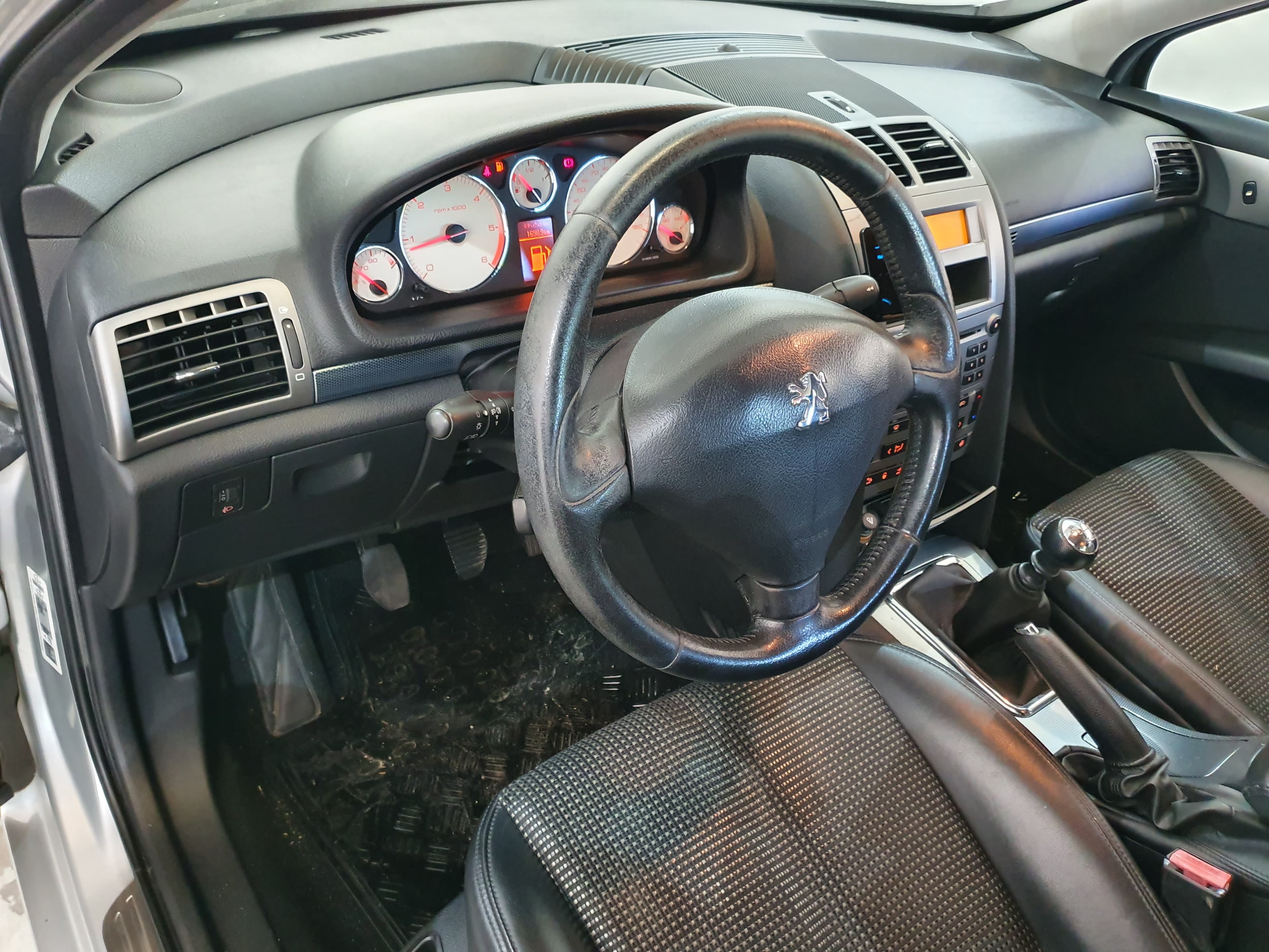 Peugeot 407 · Ano 2006 — imagen 28